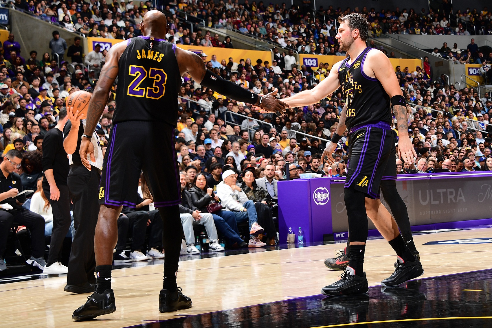 詹姆斯团队：辅助东契奇非阻碍 湖人16胜2负显核心价值