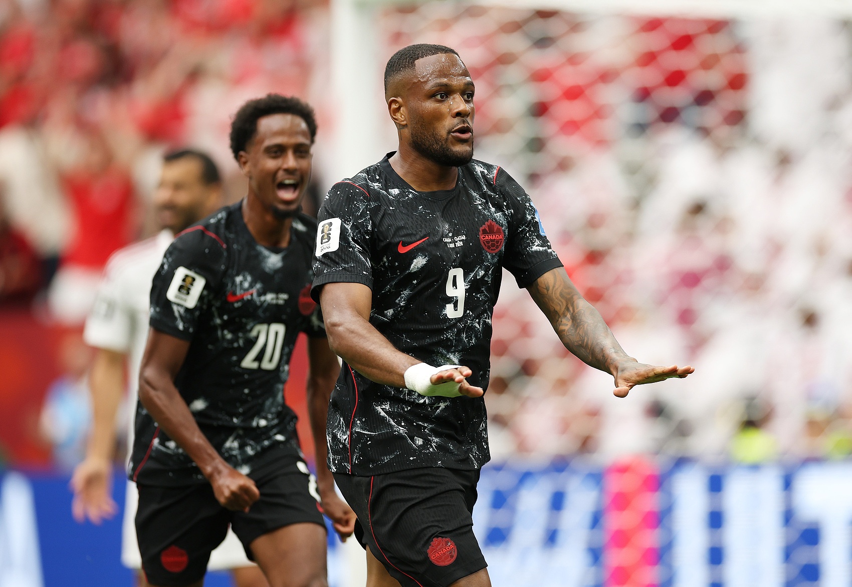 戴维双响拉林连场破门 加拿大半场3-0十人卡塔尔 戴维双响拉林连场破门 加拿大半场3-0十人卡塔尔