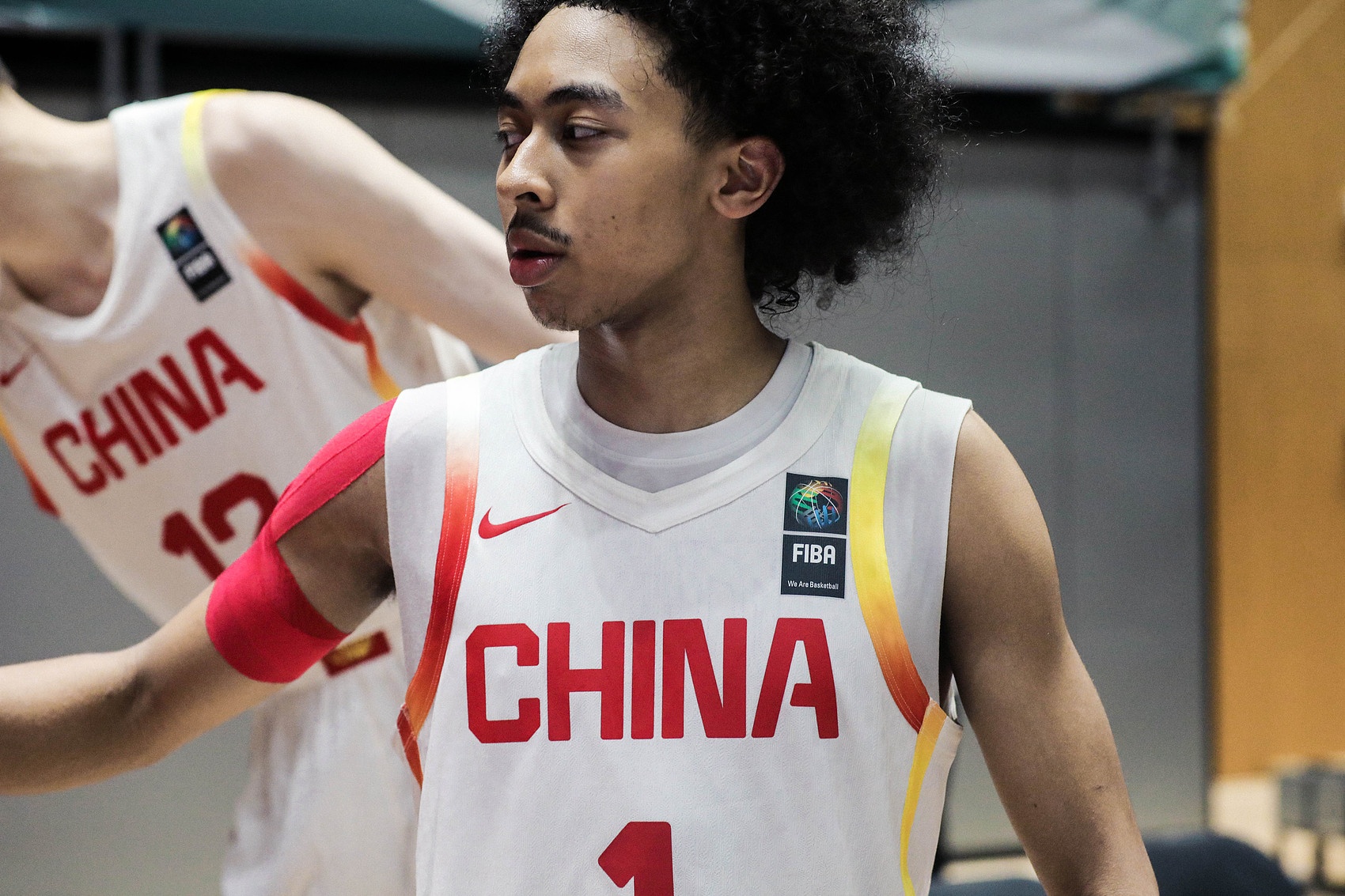 朱正:初登FIBA紧张但首投三分入网 自称不在乎身高批评