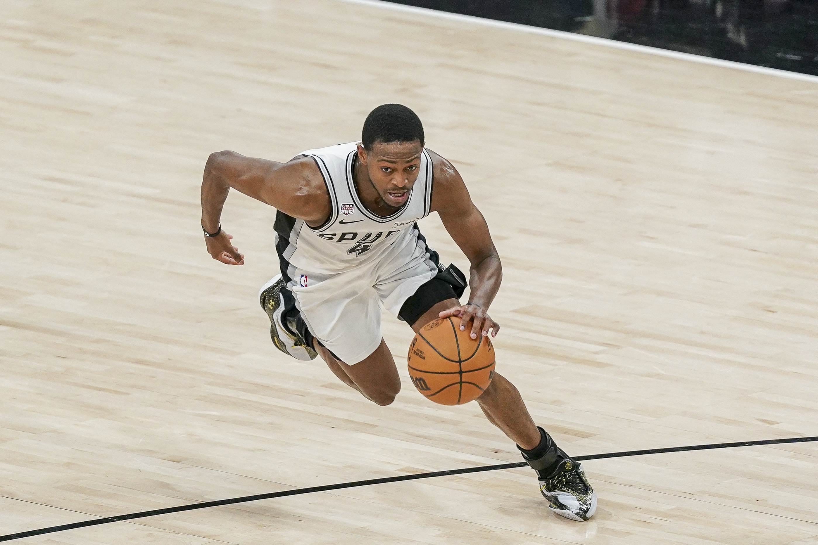 NBA新赛季15大溢价合同:恩比德居首,特雷·杨次之 NBA新赛季15大溢价合同:恩比德居首,特雷·杨次之